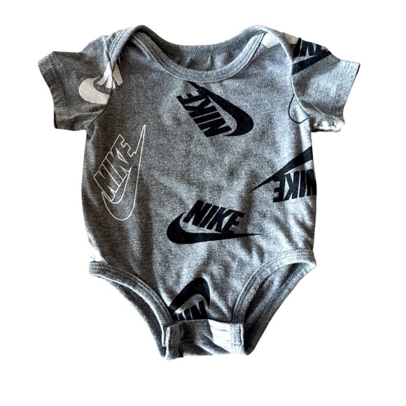 Nike Swoosh Gray Baby Boy Girl Onesie Bodysuit Short Sleeve 3M - Picture 1 of 3